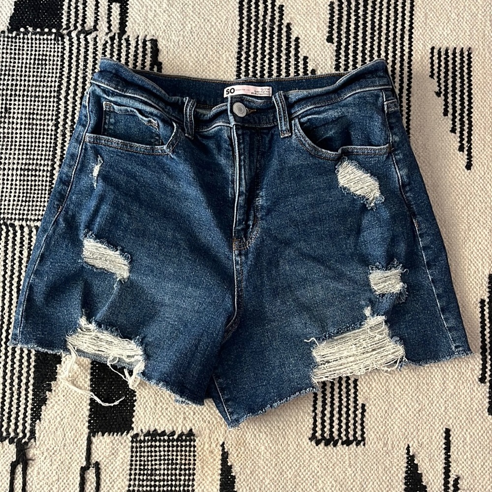 SO brand super high rise 90’s boyfriend shorts size 13 waist 31”